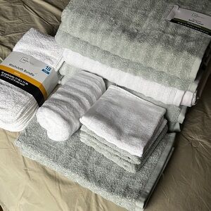 Mainstays Sage and White Towel Set
